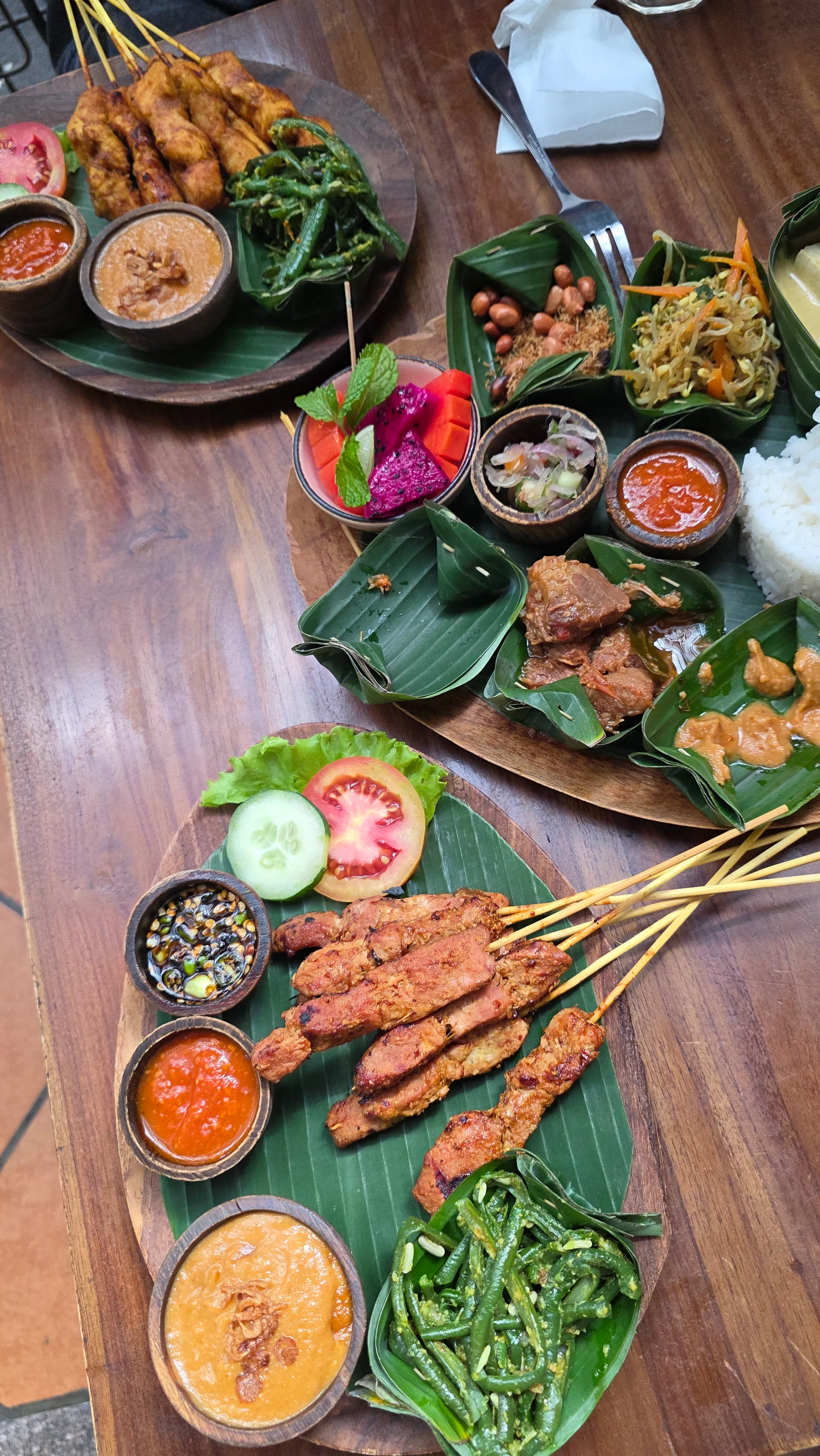 컴파운드와룽 음식