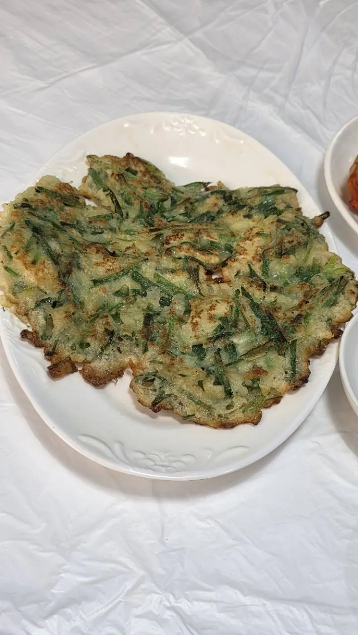 꽃게장백반에 함께 나온 노릇하게 부친 전