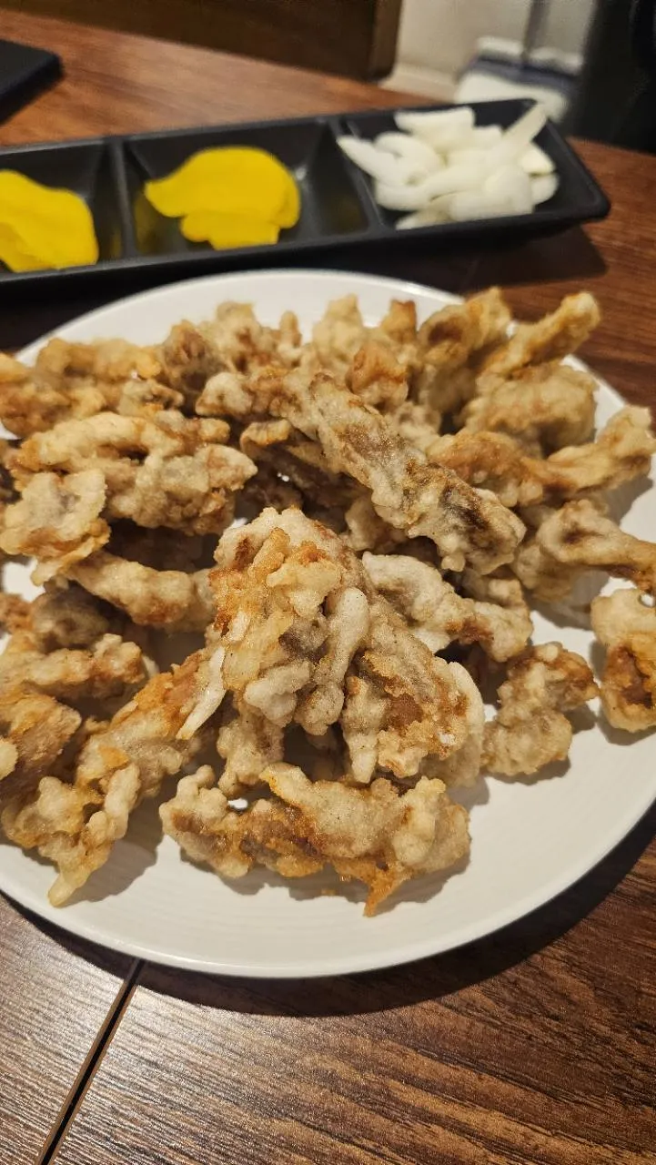 접시에 담긴 공짬뽕 탕수육