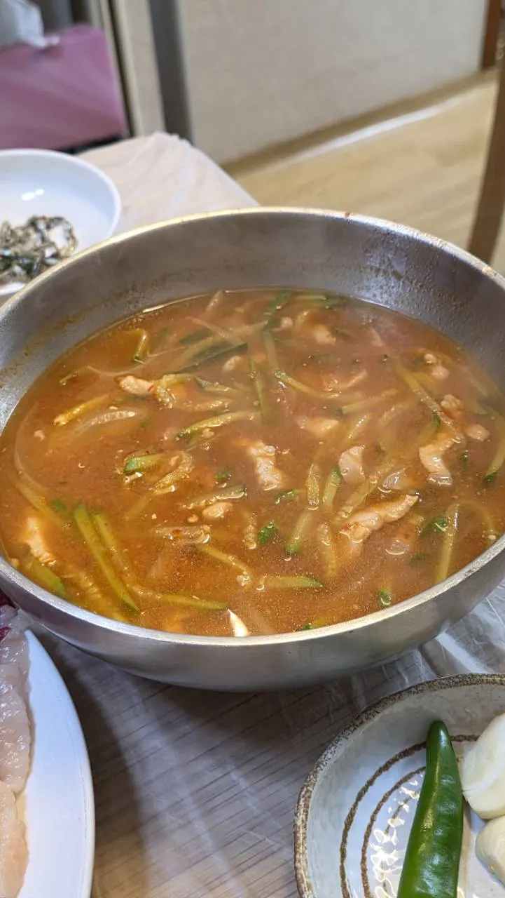 궁전생고기집에서 별도로 주문한 애호박찌개